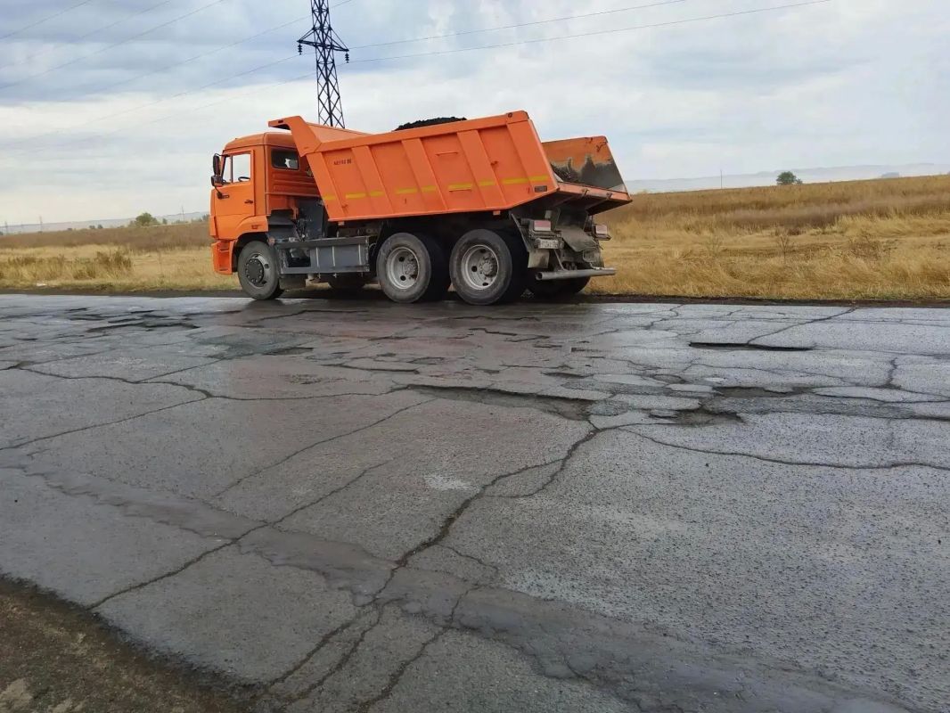 В пригороде Новотроицка проводятся дорожные работы В пригороде Новотроицка проводятся дорожные работы