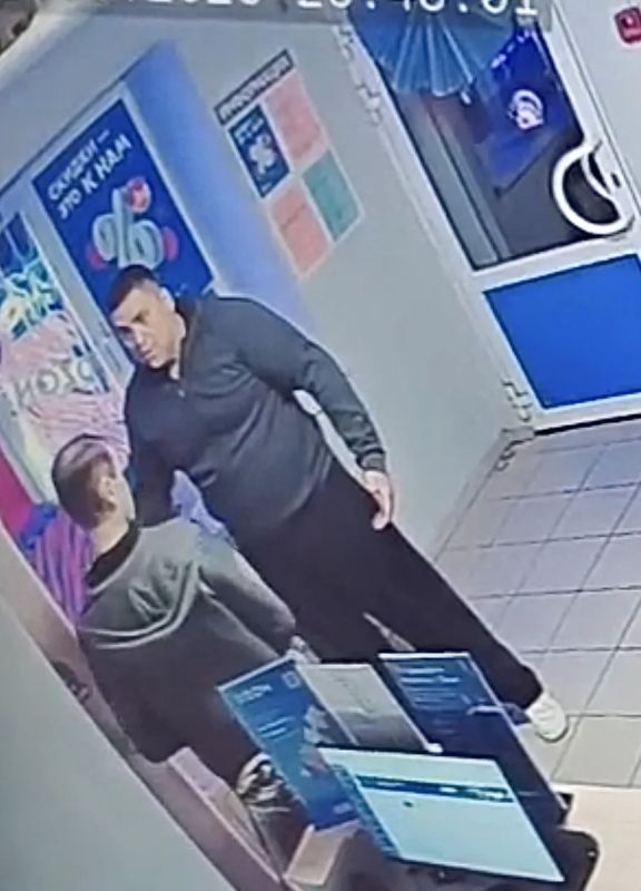 Внимание, розыск!. Сотрудниками отдела полиции N 4 МУ МВД России «Оренбургское» устанавливается личность мужчины, который 13 октября около 20.40 часов у дома 27 по улице Братьев Башиловых нанес телесные повреждения местному...