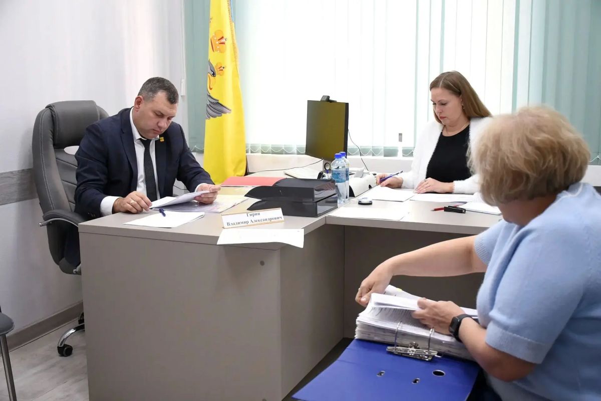 Состояние дорог и земельные вопросы: в Оренбурге прошел личный прием граждан Состояние дорог и земельные вопросы: в Оренбурге прошел личный прием граждан