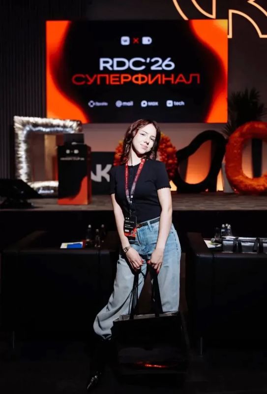 Евгений Солнцев: Поздравляю Полину Витютневу, студентку Оренбургского колледжа экономики и информатики, с яркой победой в суперфинале Russian Design Cup 2026!