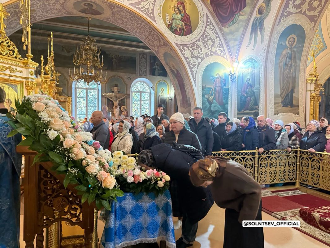 Евгений Солнцев: С большим уважением и верой вместе с прихожанами областного центра встретил ковчег с частью Пояса Пресвятой Богородицы из Казанского кафедрального собора г. Санкт-Петербурга. Вера нас всегда объединяла... Евгений Солнцев: С большим уважением и верой вместе с прихожанами областного центра встретил ковчег с частью Пояса Пресвятой Богородицы из Казанского кафедрального собора г. Санкт-Петербурга. Вера нас всегда объединяла...