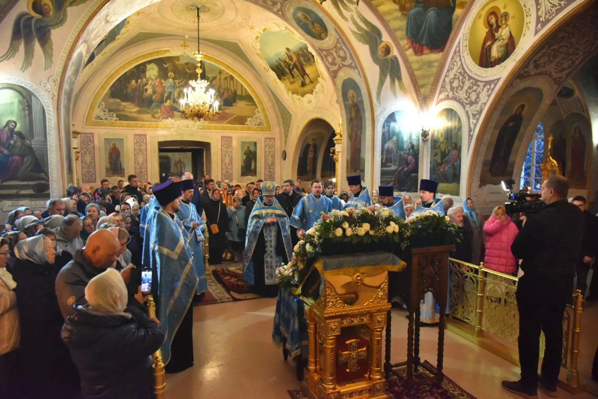 В Оренбурге встретили частицу Пояса Пресвятой Богородицы В Оренбурге встретили частицу Пояса Пресвятой Богородицы