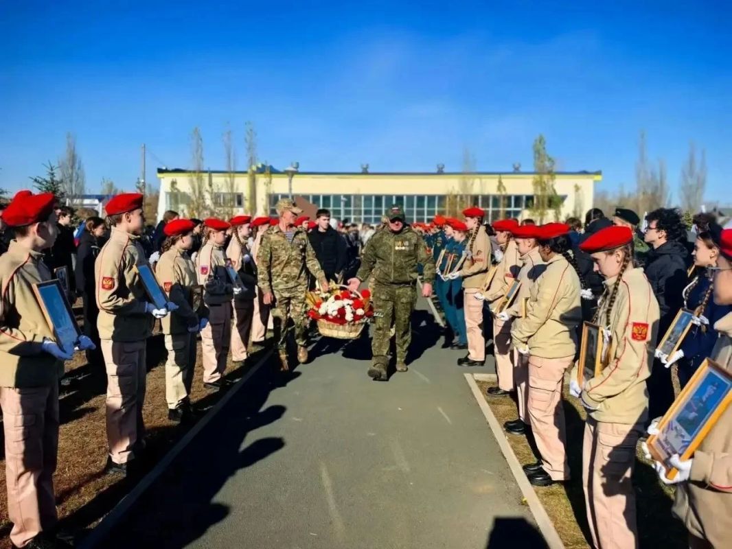 В Сорочинске открыли стелу в честь героев специальной военной операции В Сорочинске открыли стелу в честь героев специальной военной операции