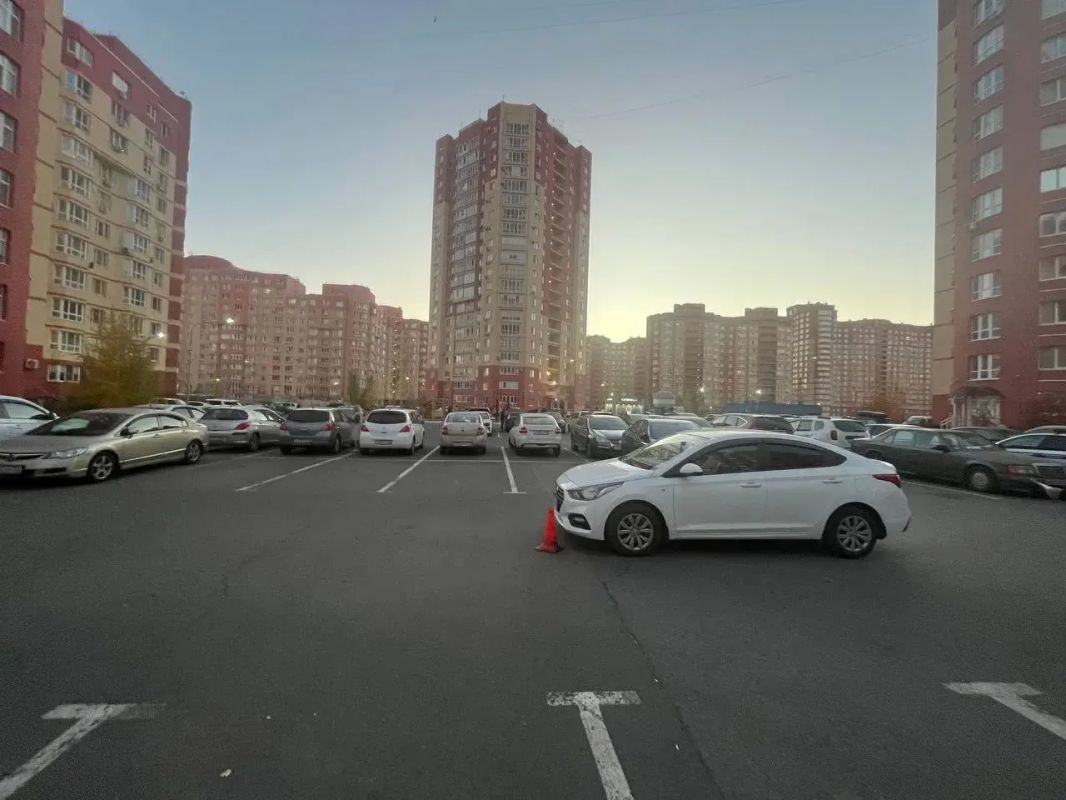 В Оренбурге сотрудники полиции устанавливают обстоятельства ДТП на улице Поляничко