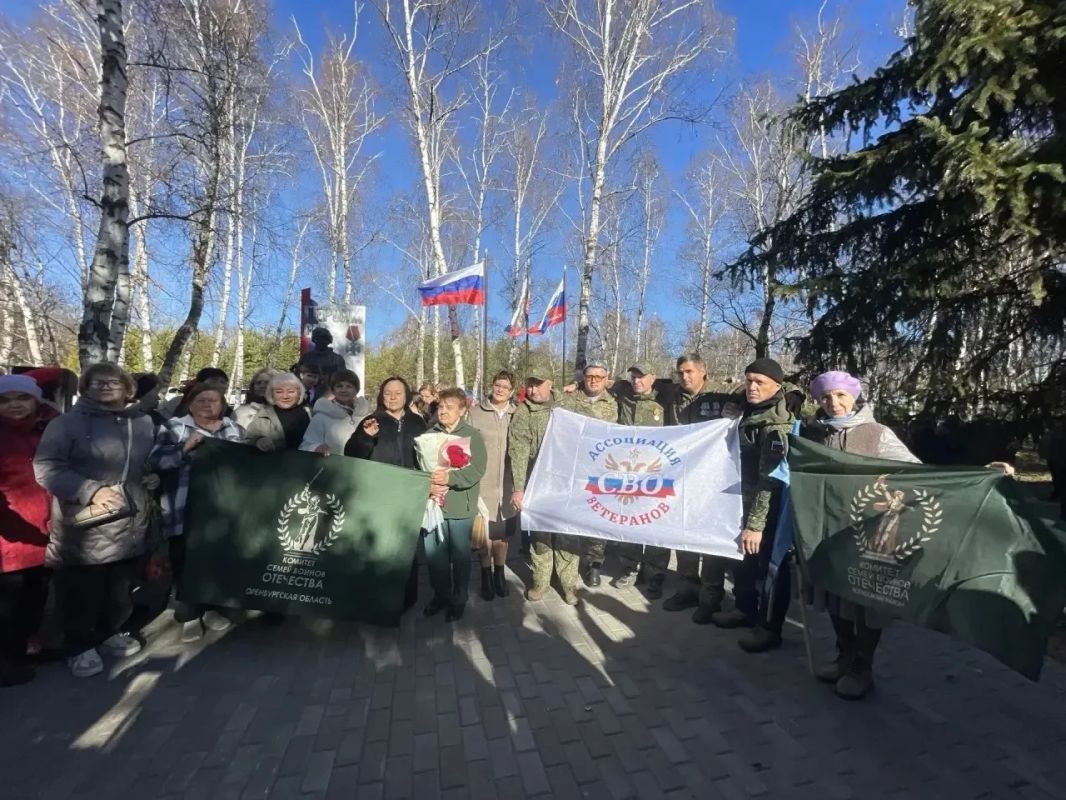 В Асекеевском районе открыли памятник землякам-участникам СВО В Асекеевском районе открыли памятник землякам-участникам СВО
