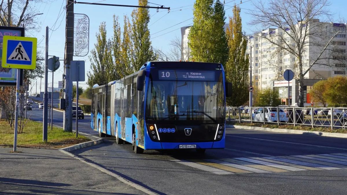В Оренбурге на тест-драйв вышел автобус КАМАЗ – «гармошка» В Оренбурге на тест-драйв вышел автобус КАМАЗ – «гармошка»