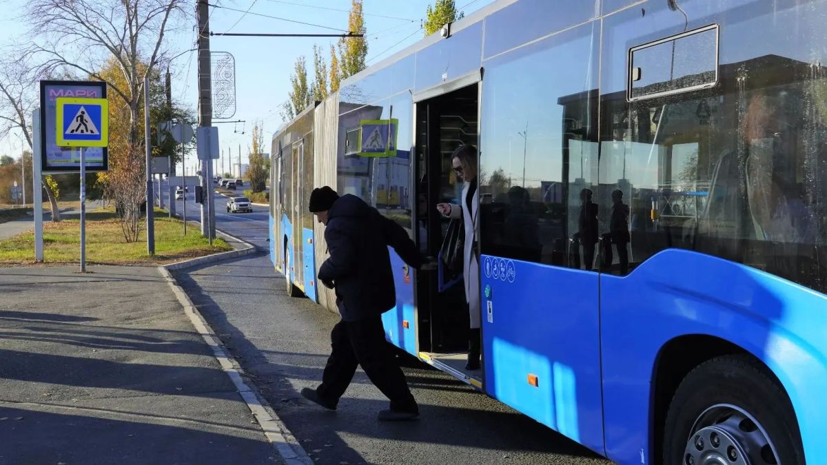 В Оренбурге на тест-драйв вышел автобус КАМАЗ – «гармошка» В Оренбурге на тест-драйв вышел автобус КАМАЗ – «гармошка»