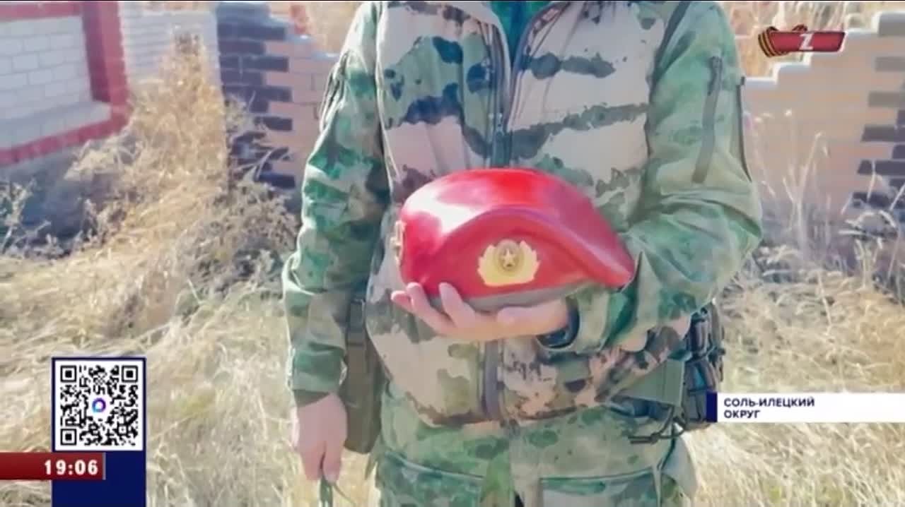 Краповый берет установлен на могиле военнослужащего спецназа Росгвардии в Оренбургской области