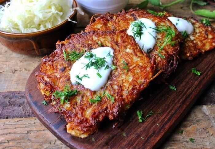 Драники с квашеной капустой: новое прочтение классического блюда