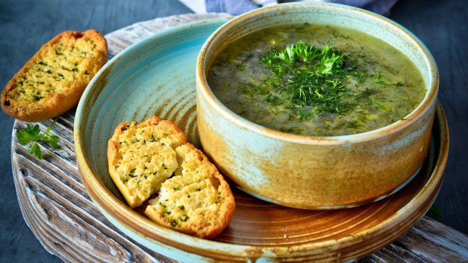 Вот почему суп скисает на второй день после готовки: причина кроется в двух частых ошибках