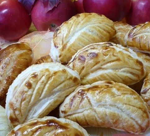 Слойки "Осенние листья" с яблочным муссом