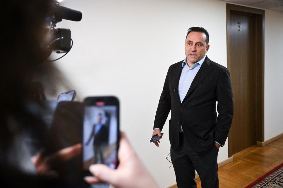 ЛДПР предлагает снизить пенсионный возраст для женщин-служащих