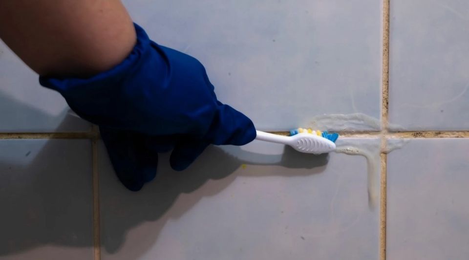 Как очистить швы между плиткой без химии и больших затрат