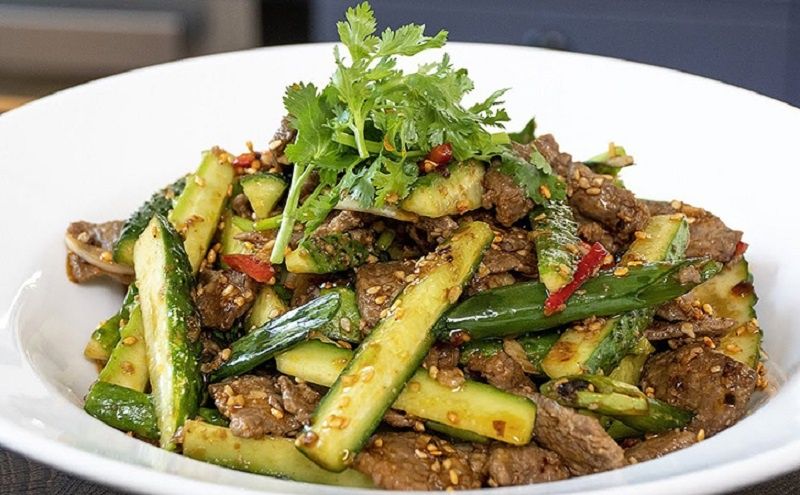 Необычное сочетание: мясо и огурцы, которое удивит любителей кулинарных экспериментов