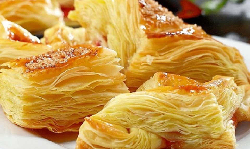 Легкость и хруст: как быстро приготовить слоёное тесто