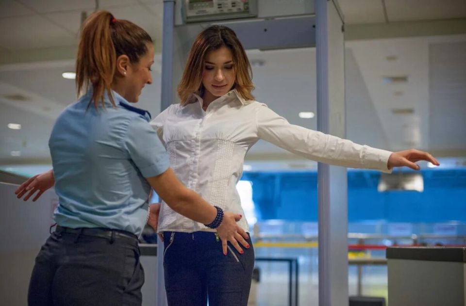 Модные моменты в аэропорту: какие бюстгальтеры лучше оставить дома